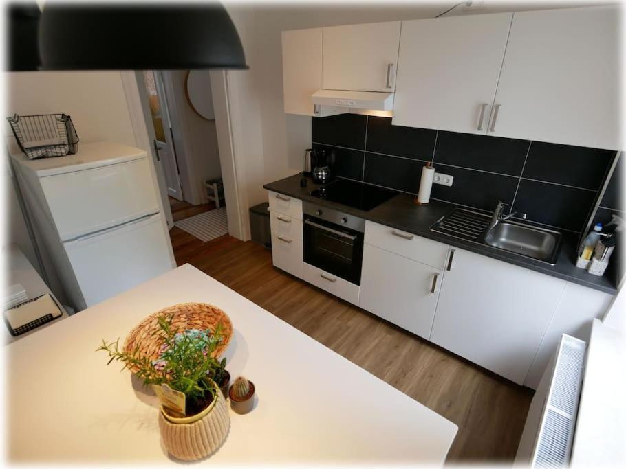 Gemuetlich - 2 Zimmer-Altbau, 24H Check-In Киль Экстерьер фото