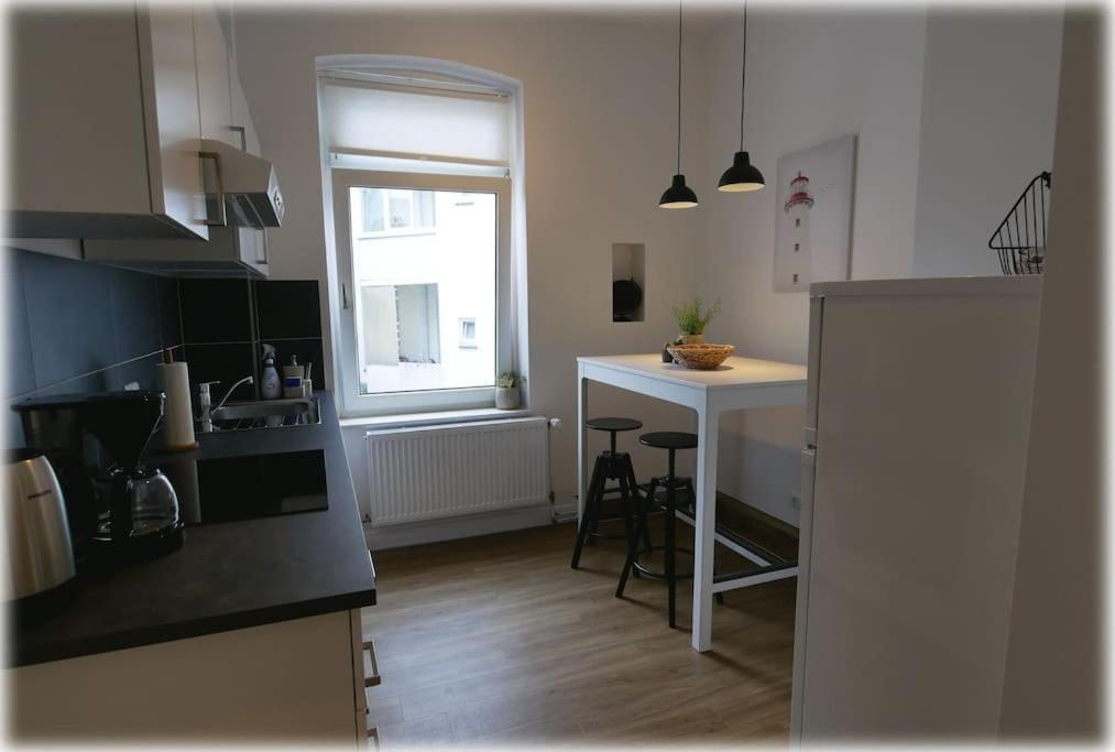 Gemuetlich - 2 Zimmer-Altbau, 24H Check-In Киль Экстерьер фото